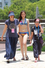 组图：2011港姐泳装示人 众佳丽丰胸美臀抢镜