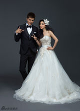 组图：小李琳唯美婚纱照曝光 与经超秀幸福