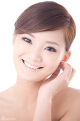 组图：馨子自信演绎轻熟女风情