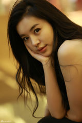 组图：赵多娜治愈系写真清纯性感