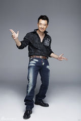 组图：黄海波再登杂志封面 潮人装扮尽显幽默搞笑