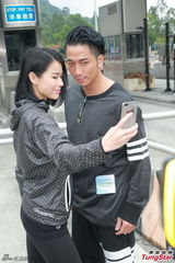 组图：阿Sa(蔡卓妍)否认陈伟霆送房 张敬轩为话剧露股