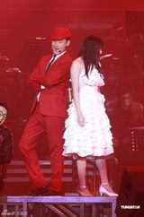 组图：张学友香港个唱揭幕 秀复古风秀踢踏舞