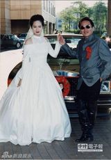 组图：高凌风生前旧照帅气 患癌后满头白发