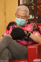 组图：高凌风虚弱上节目 驳斥前妻不实指控