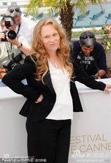 高清组图：《颠倒众生》亮相 海报女星唐纳薇现身