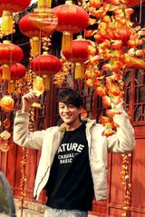 高清图：何润东与言承旭惺惺相惜 祭孔子望开年好运