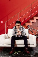 严宽风格写真曝光 变身运动雅痞摩登帅气