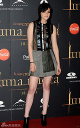 高清组图：《新月》西班牙宣传 主创打扮时髦