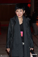 组图：乐易玲承认郭羡妮新恋情 指新年喜事多