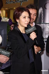 组图：安心亚露美背剪彩 柴智屏劝Makiyo安心工作