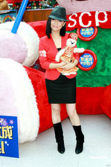 高清组图：邓萃雯雅痞造型亮相 力挺杨怡很用心