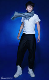 组图：陈翔最新杂志写真曝光 飞行少年尽显帅气