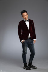 组图：成毅写真帅气迷人尽显时尚绅士魅力