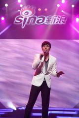 高清组图：新浪网络盛典 满江献唱《中华诵》