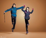 高清组图：韩星丹尼尔亨利与金惠秀情侣户外服写真