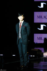 独家高清：韩团MBLAQ发新辑《BROKEN》化身暖男