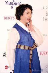 组图：韩星文彩苑性感出席活动 安贞焕夫妇等亮相