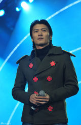 高清组图：巨星云集慈善中华行 陈小春婚后首献唱