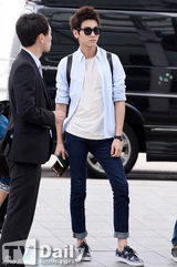 组图：SuperJunior等偶像赴土耳其开唱亮相机场