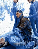 组图：陈坤封面写真艺术前卫 大玩泼墨变身蓝精灵