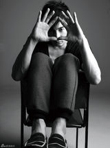 组图：吴奇隆《魅力先生》展型男黑白大片