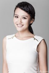 组图：杨婷婷写真曝光 纯净魅惑演绎双面娇娃