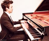 组图：李云迪音乐会海报曝光 抚琴展优雅气质