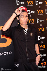 幻灯图：刘德华潮人装出席时尚活动 赞犀利哥有型