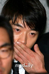 组图：安德烈-金出殡 权相佑(权相宇)金贤重送行难掩伤悲