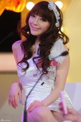 组图：芒果台《喜剧之王》全新改版 美女团性感登场