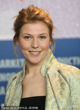 幻灯图集：《强盗》柏林记者会 男女主角拥吻抢镜