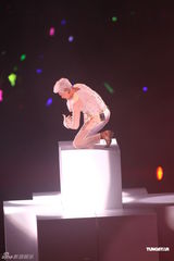 组图：郭富城个唱变型金刚舞台华丽震撼