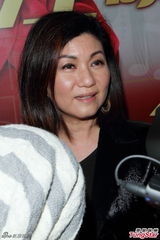 组图：汪明荃香港开唱 造型多变火辣优雅