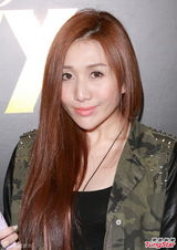 组图：吴千语自认酒量浅 否认与男友林峰同居