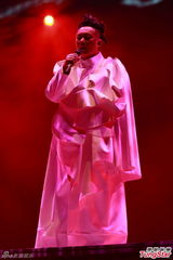 组图：陈奕迅演唱会化浓妆 搞怪献唱掀高潮