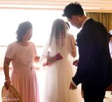 组图：Ella马来西亚办传统婚礼 拜别父母哽咽落泪