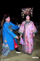 幻灯图：汪明荃舞台剧演慈禧 罗家英饰情人荣禄