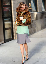 组图：纽约名媛奥利维亚-巴勒莫街拍高跟鞋抢眼