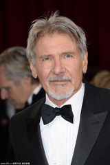 组图:第86届奥斯卡红毯 哈里森-福特夫妻档亮相