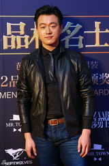 组图：芭莎男士盛典红毯 刘烨贾乃亮帅气登场