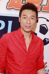 组图：许志安承认与郑秀文同住 二人分房而睡