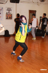 高清组图：杨千嬅练舞无惧腰伤 坚持减肥不瘦胸