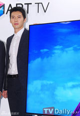 组图：韩星玄彬出席活动简约西装帅气干练