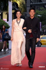 组图：隋棠婚纱装出席《犀利人妻》电影版首映