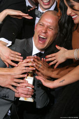 高清组图：《欢乐合唱团》获最佳 剧组成员欣喜若狂