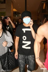 组图：周杰伦低调现身吉隆坡 不回应峰芝婚变传闻