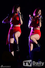 组图：EXO与SHINee等助阵江南Festival秀劲舞