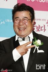 组图：李顺在李瑞镇等出席《花样爷爷》发布会