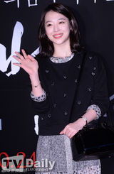 组图：f(x)宋茜雪莉等助阵《共犯》VIP试映